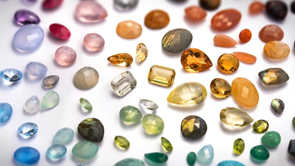 DISCOVERING THE SECRETS OF GEMSTONE JEWELRY